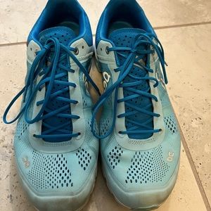 On Cloud Women’s 9 in EUC!!